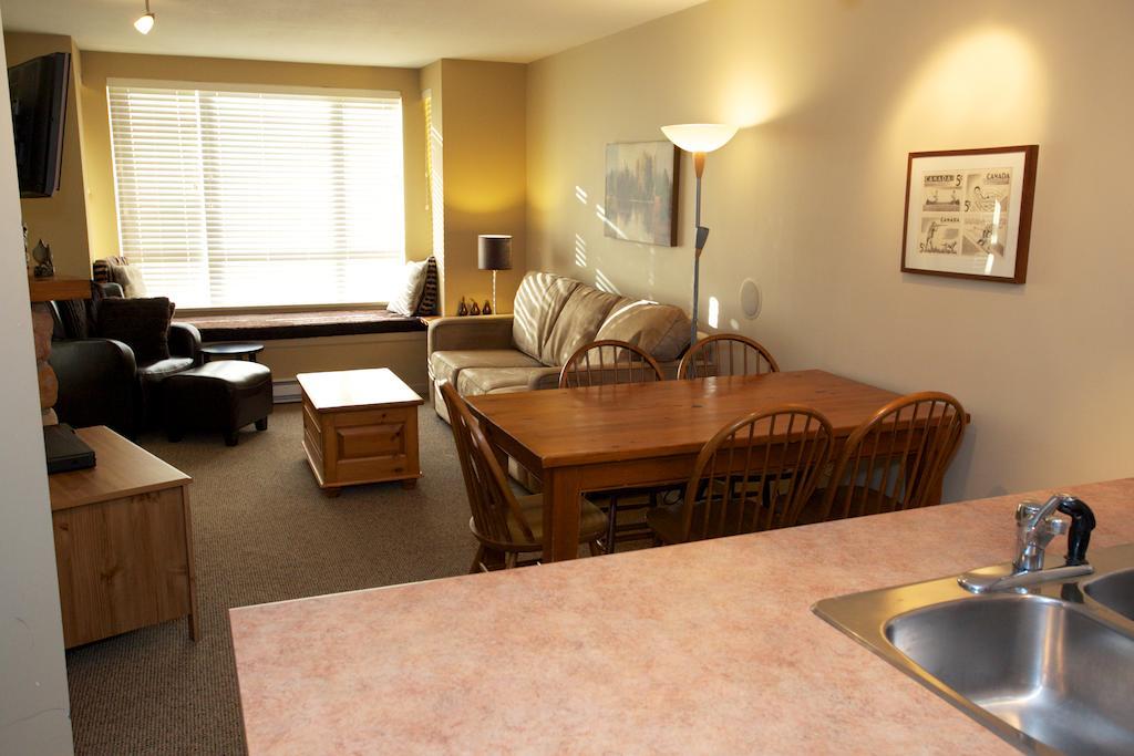 Town Plaza By Mountainview Accommodation Whistler Ruang foto