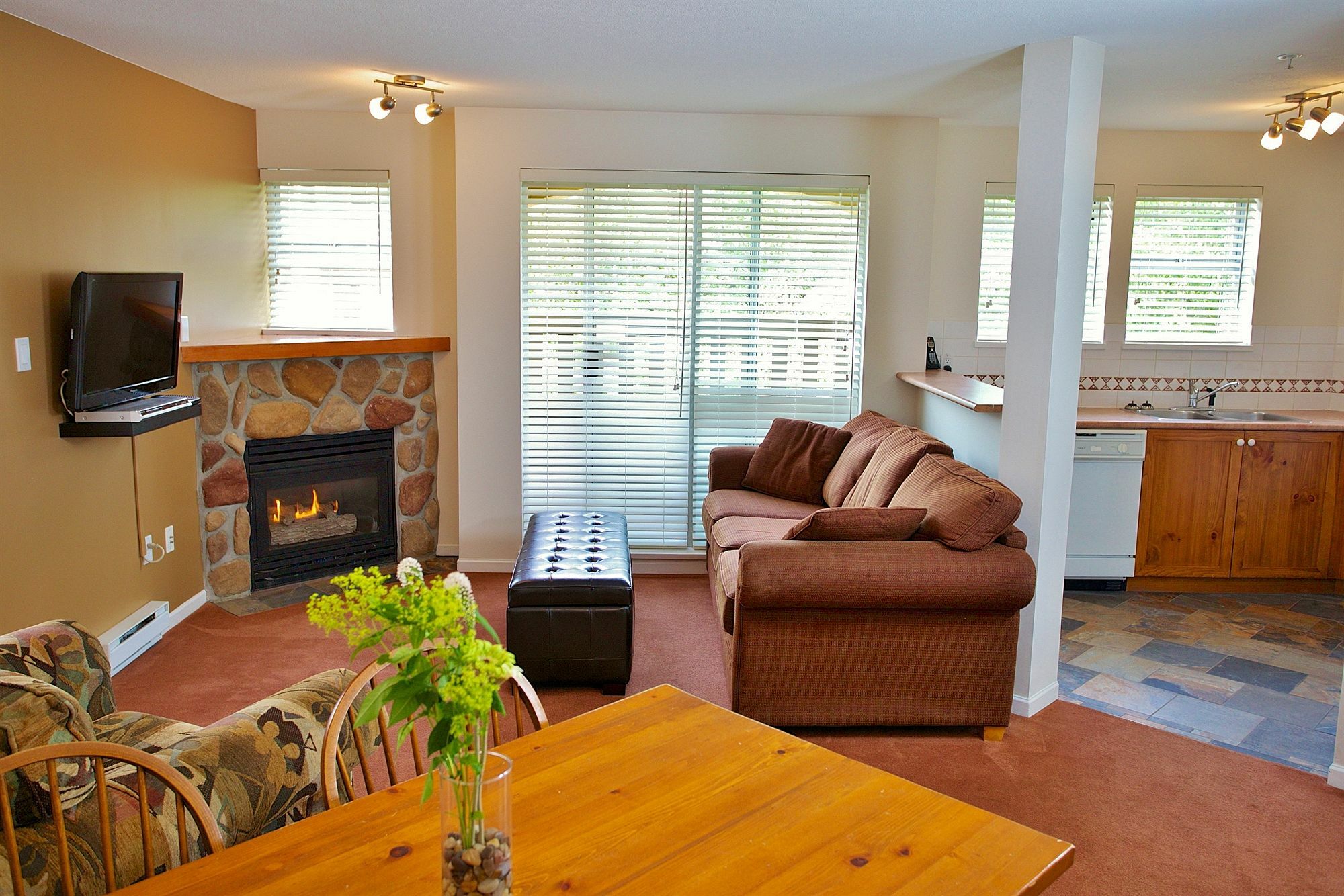 Town Plaza By Mountainview Accommodation Whistler Bagian luar foto